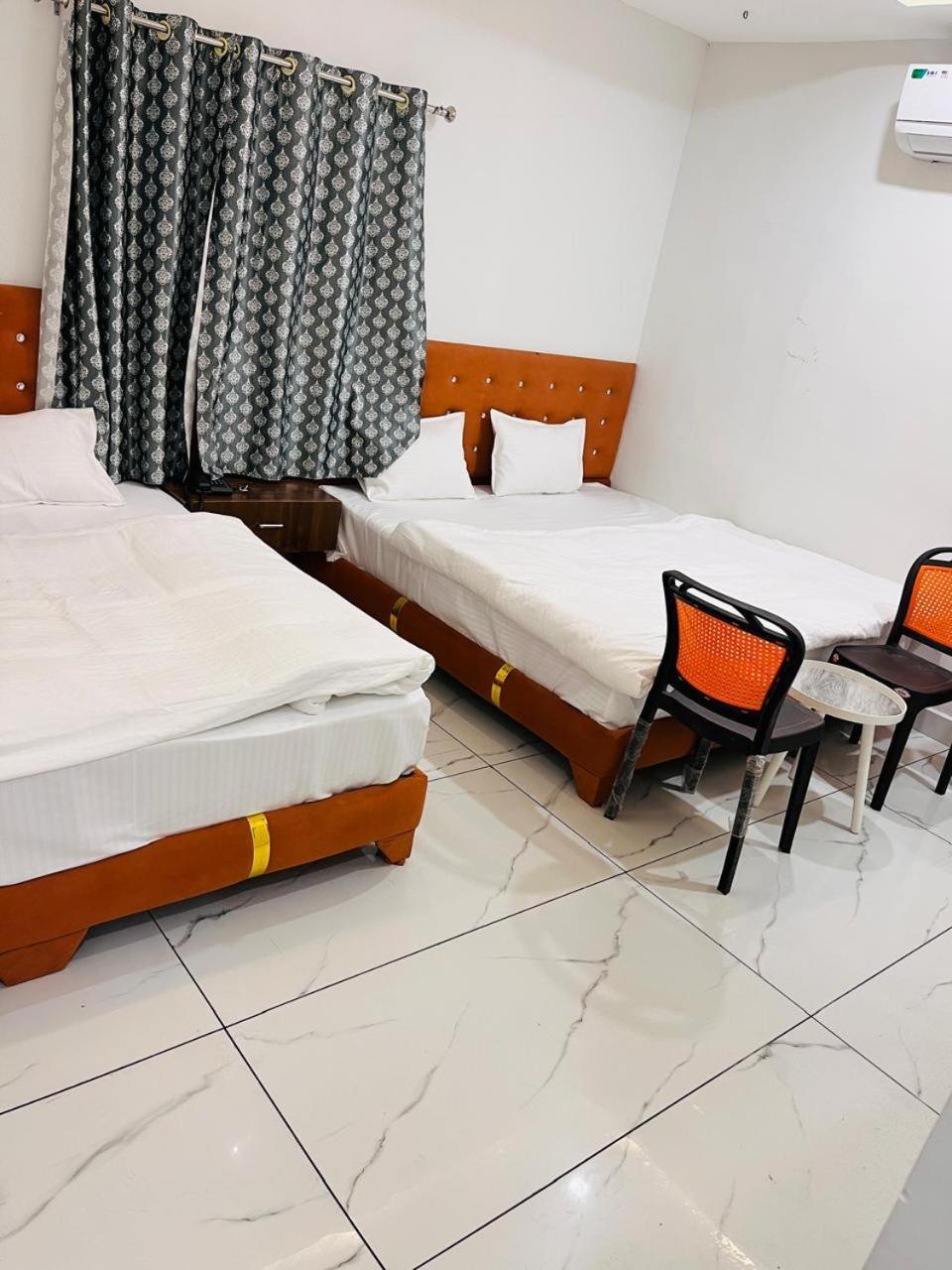 Hotel Shree Kedar Palace Ujjain Quarto foto